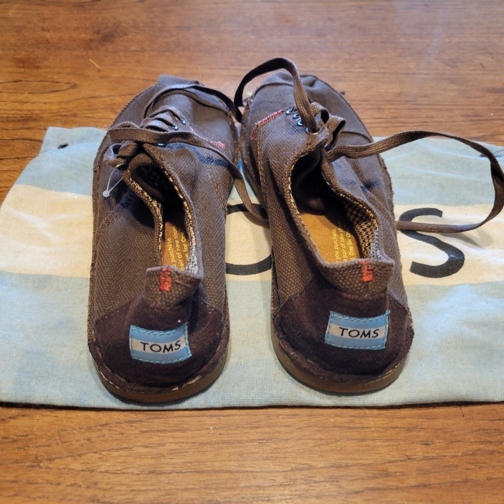 Women's Toms Brown Canvas Sneakers Classic Lace-Up Design - Picture 4 of 6